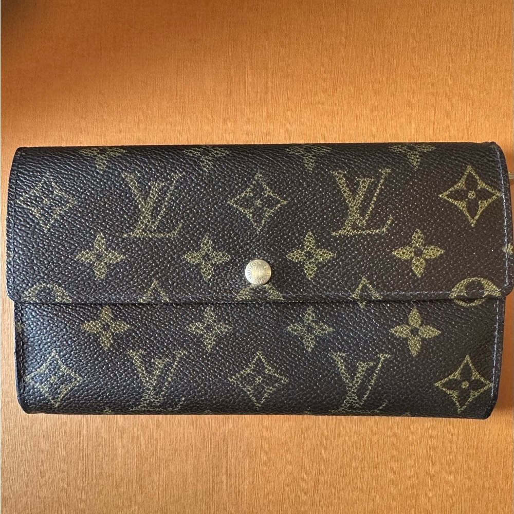 Louis Vuitton Sarah Long Wallet 100% AUTHENTIC.